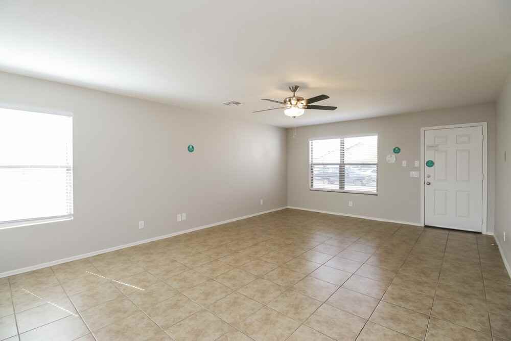 11517 W Charter Oak Rd - Photo 3 of 16