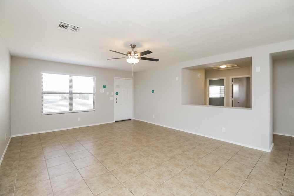 11517 W Charter Oak Rd - Photo 4 of 16