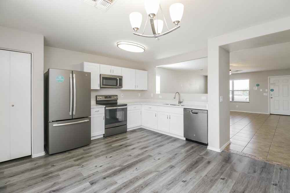 11517 W Charter Oak Rd - Photo 7 of 16