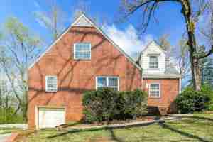 featured image of 612 Robin Rd