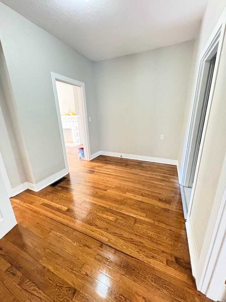 705 Warford St #1-2 - Photo 4 of 9