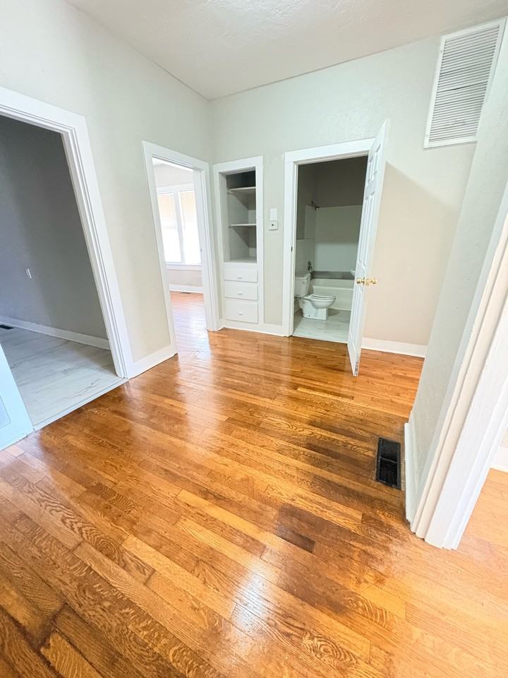 705 Warford St #1-2 - Photo 5 of 9