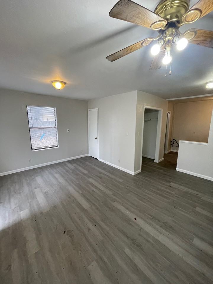 713 Baylor St #C - Photo 3 of 5