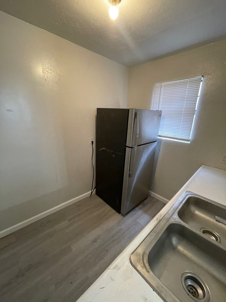 713 Baylor St #C - Photo 5 of 5