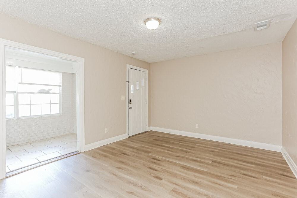 6514 N Pearl St - Photo 4 of 16