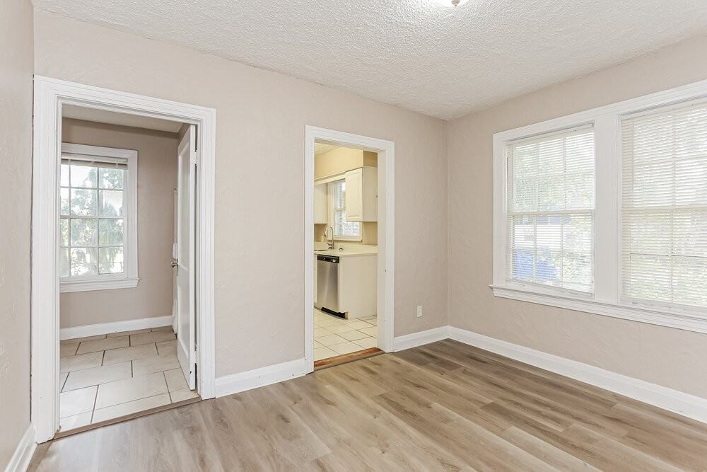 6514 N Pearl St - Photo 6 of 16