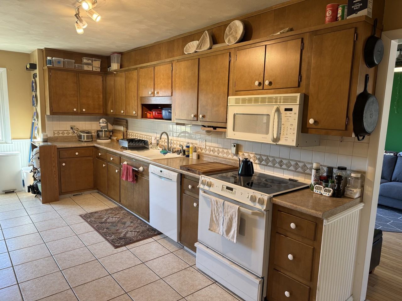 18 Cricklewood Cir #1 - Photo 7 of 34