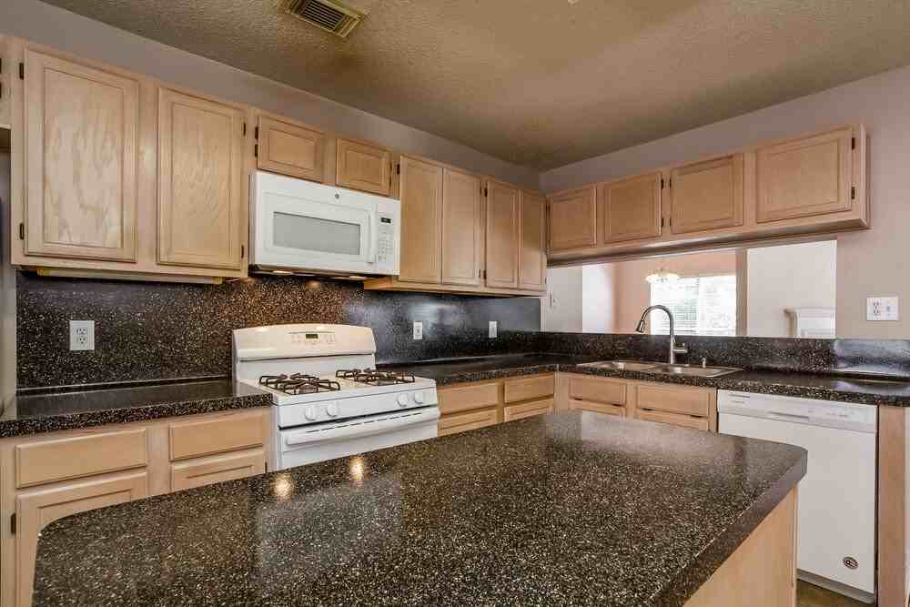 7131 Maple Walk Dr - Photo 5 of 15