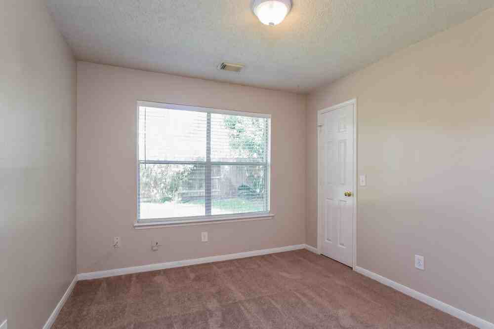 7131 Maple Walk Dr - Photo 6 of 15