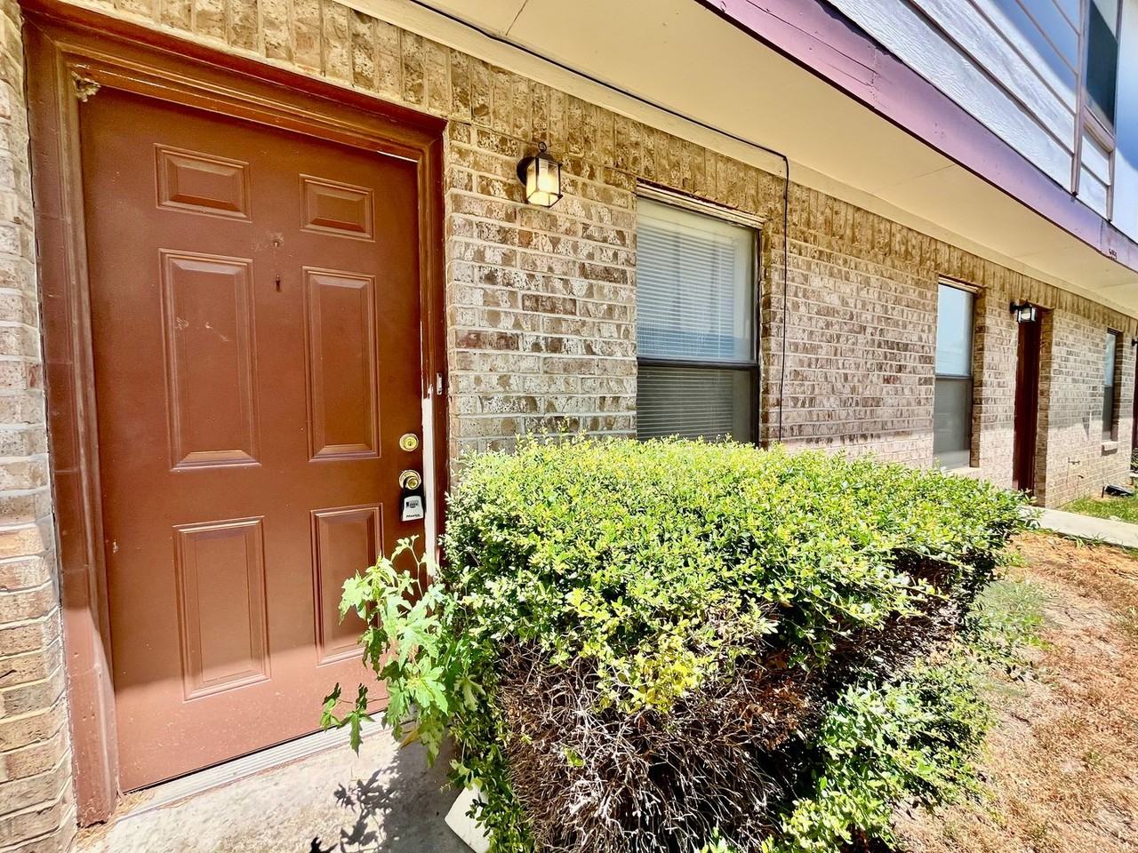 3053 Olympia Dr - Photo 2 of 14