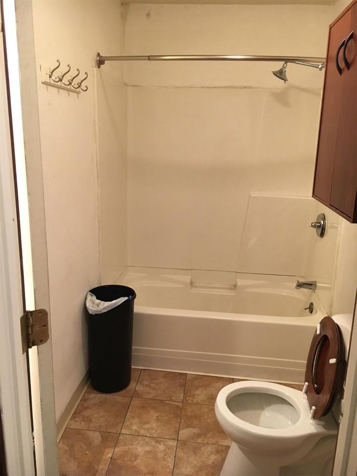 324 S 26th St #SFH - Photo 4 of 11