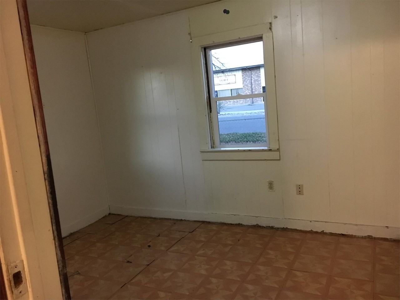 324 S 26th St #SFH - Photo 5 of 11