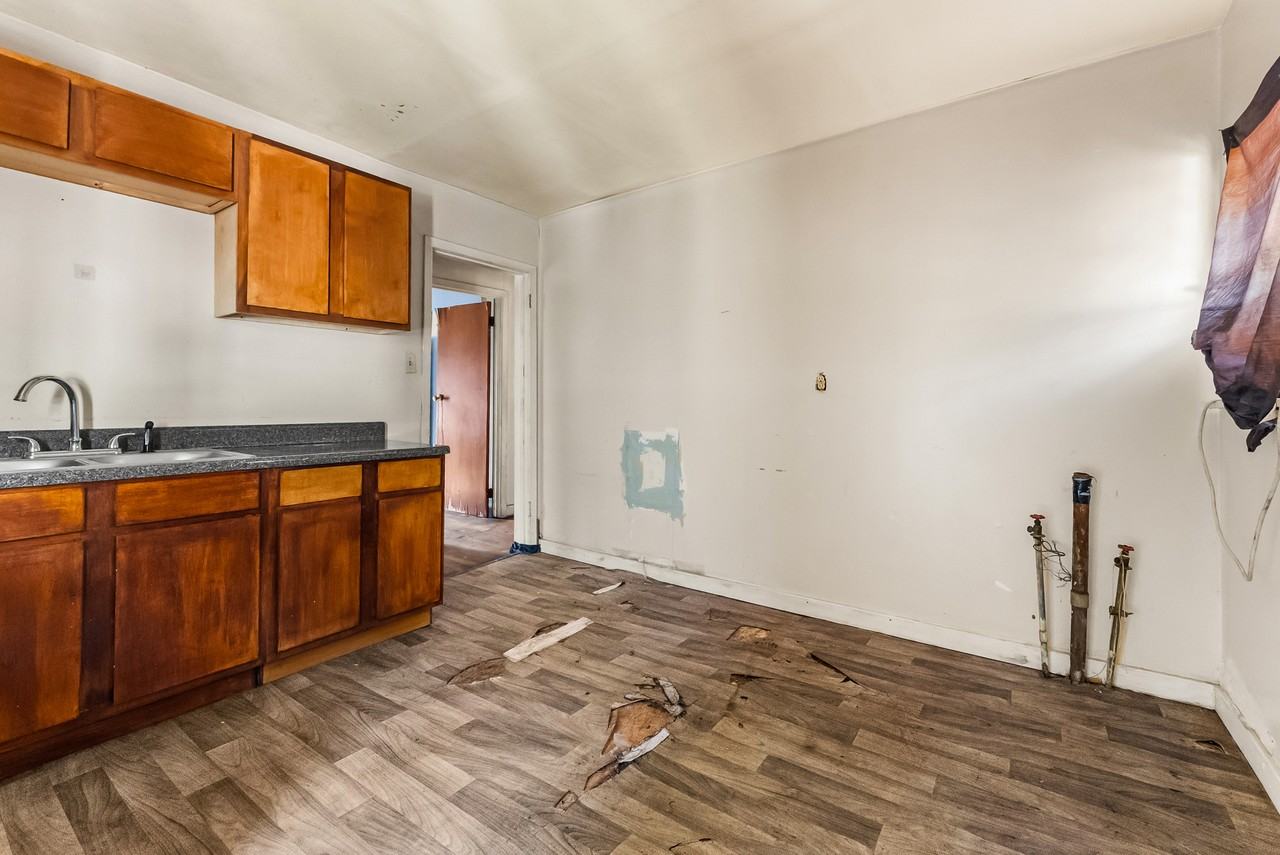 932 Lewis St #1 - Photo 5 of 18