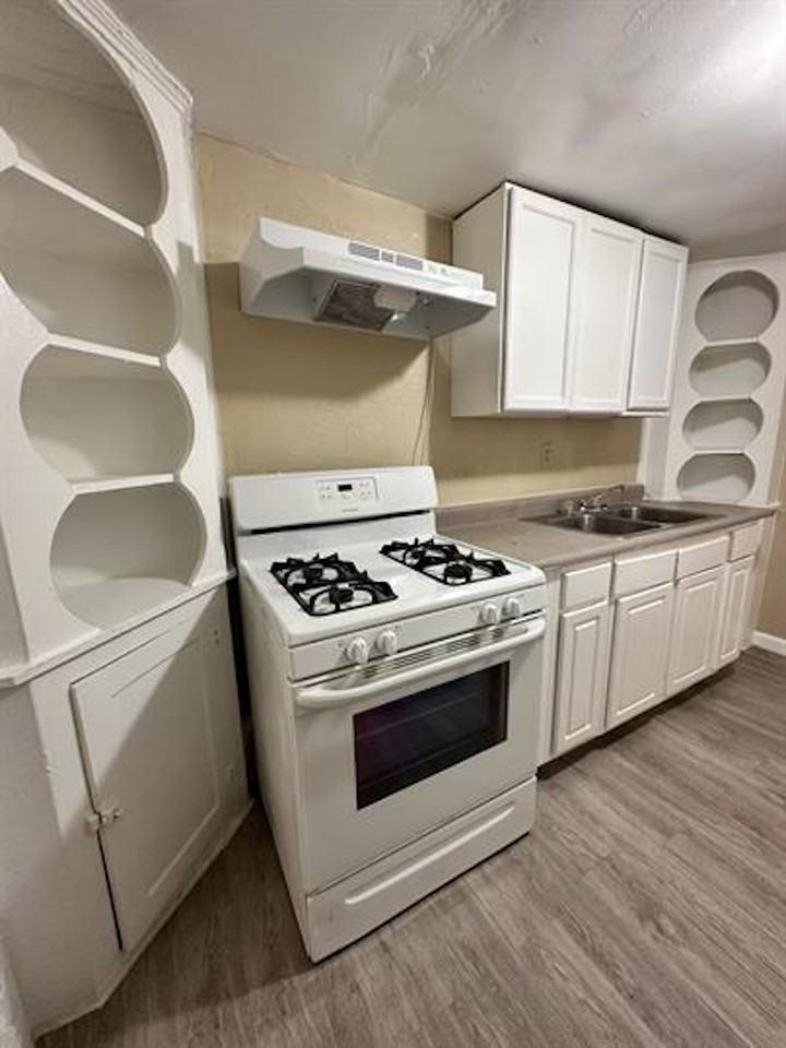 314 N Nueces #C - Photo 2 of 10