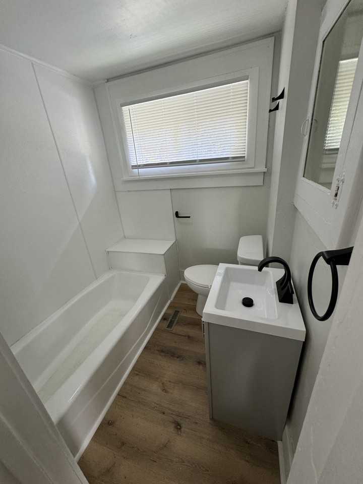 609 Harwood Ct #1 - Photo 7 of 8