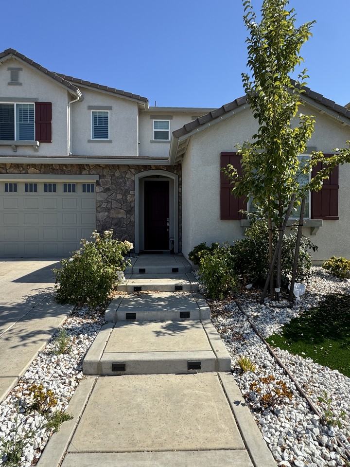 4613 S Hills Dr #1 - Photo 2 of 49