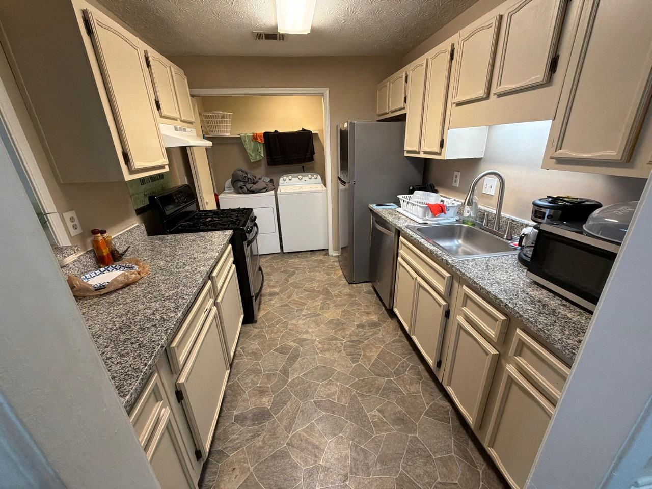1386 Brockett Pl - Photo 7 of 29