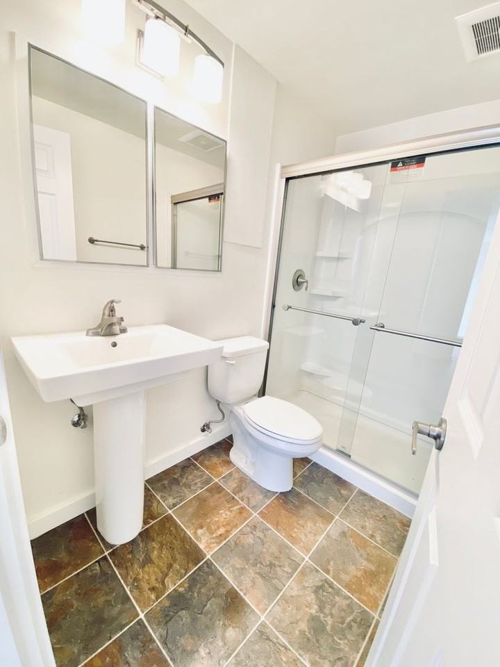 515 East Denny Apartments - Photo 6 of 7