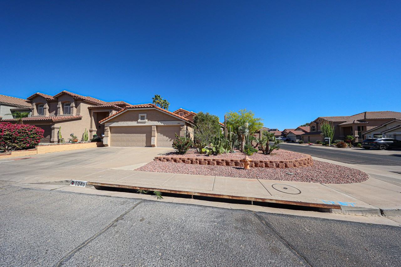 1040 E Silverwood Dr #1 - Photo 4 of 44