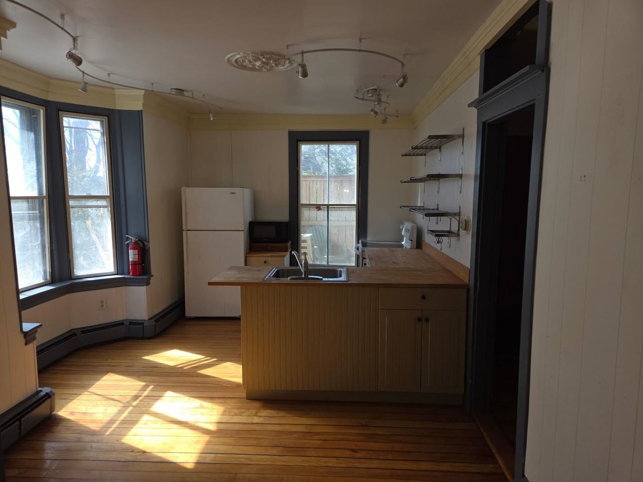 4 Gilman St #B - Photo 3 of 7