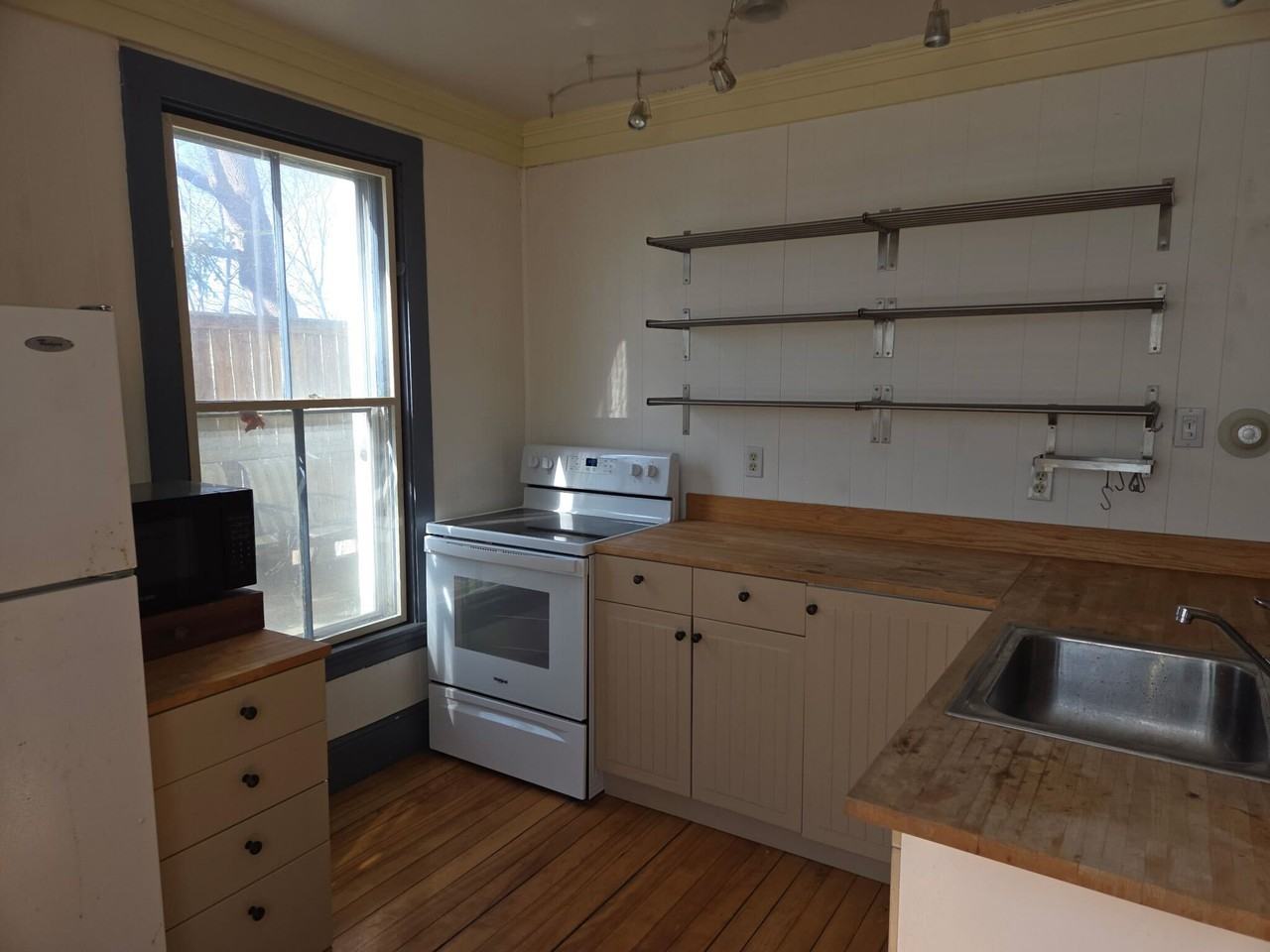 4 Gilman St #B - Photo 4 of 7