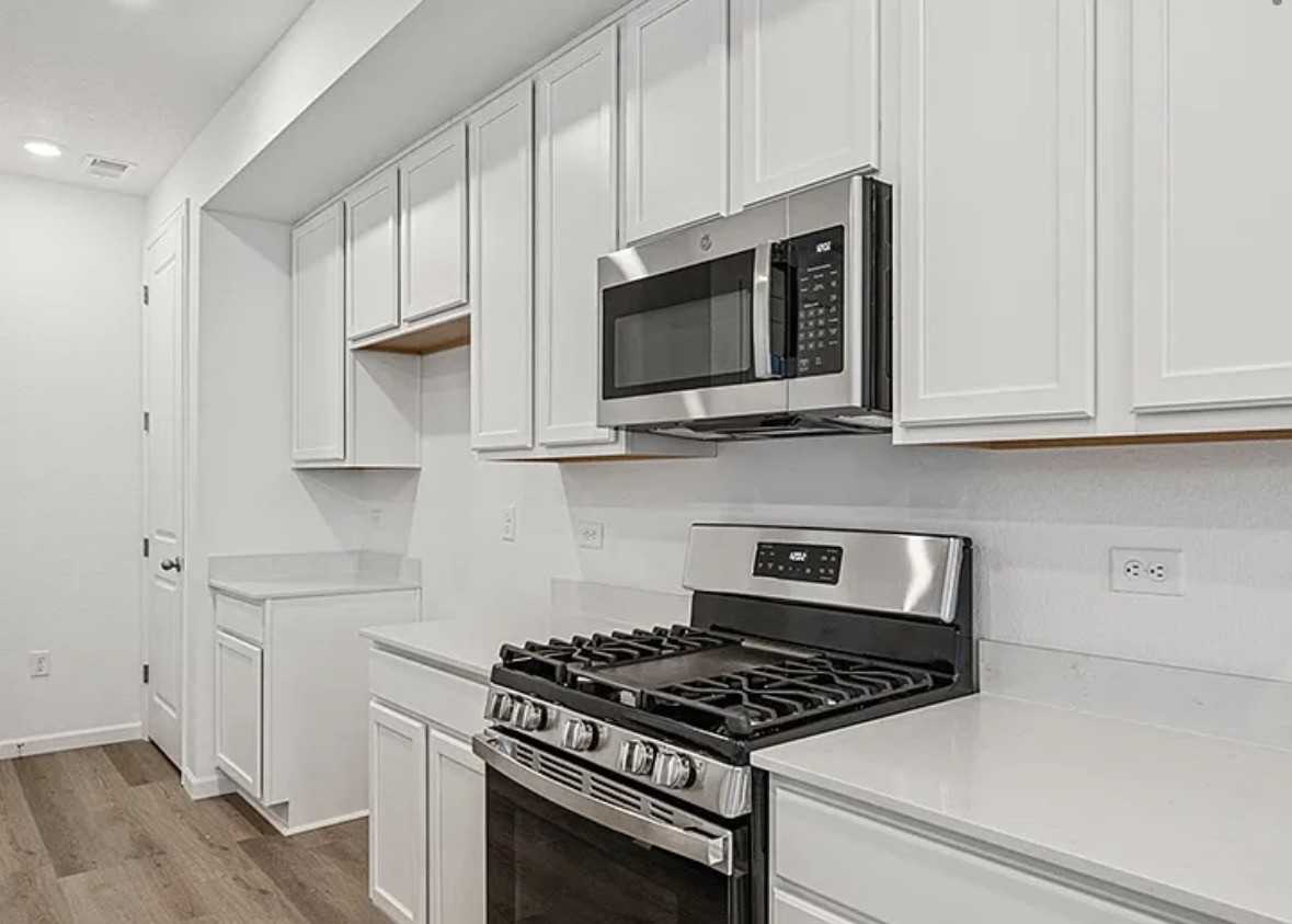 1334 Penner Dr #1 - Photo 4 of 24