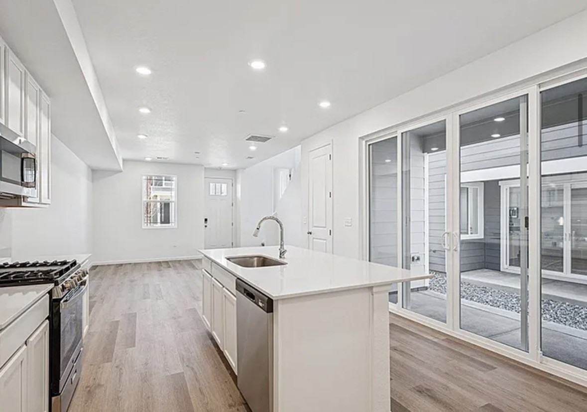 1334 Penner Dr #1 - Photo 5 of 24