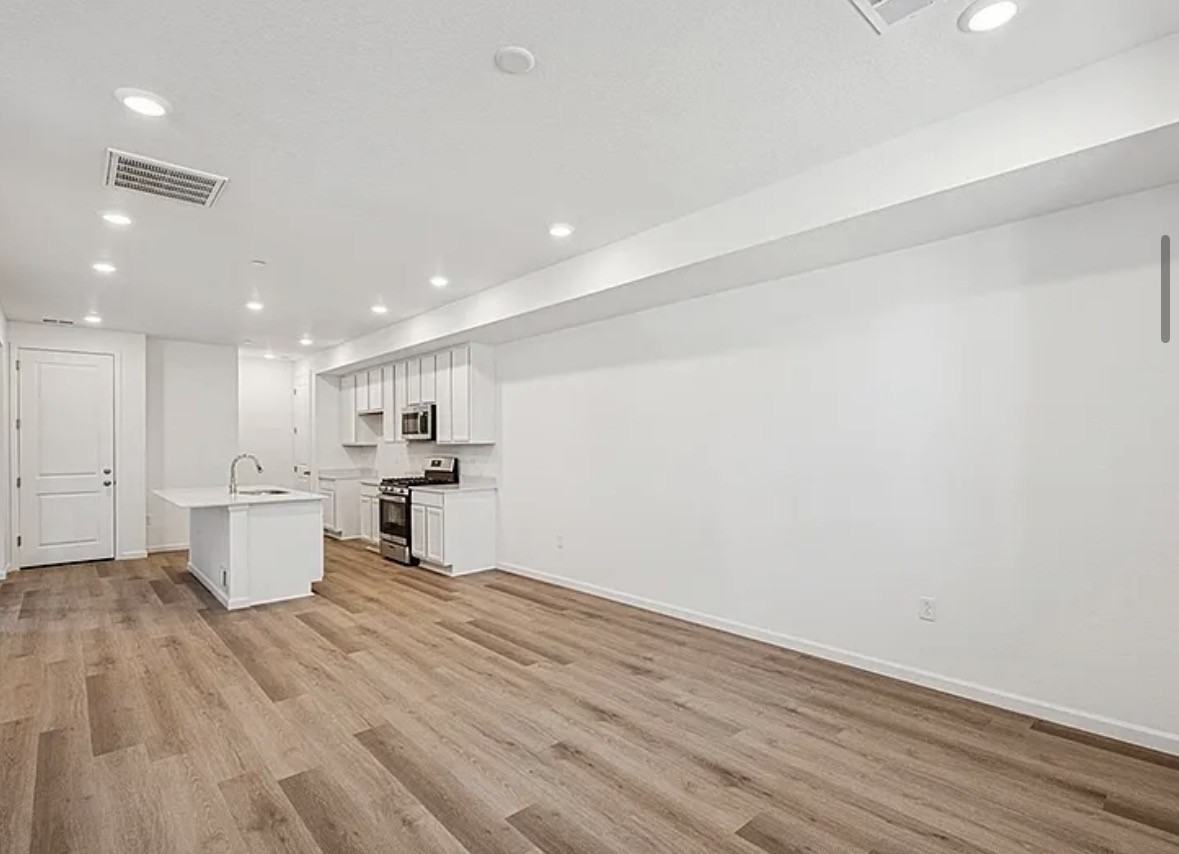 1334 Penner Dr #1 - Photo 7 of 24