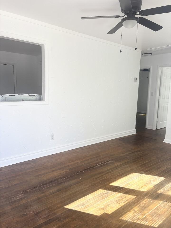 3049 Ne 15th St #1 - Photo 2 of 24