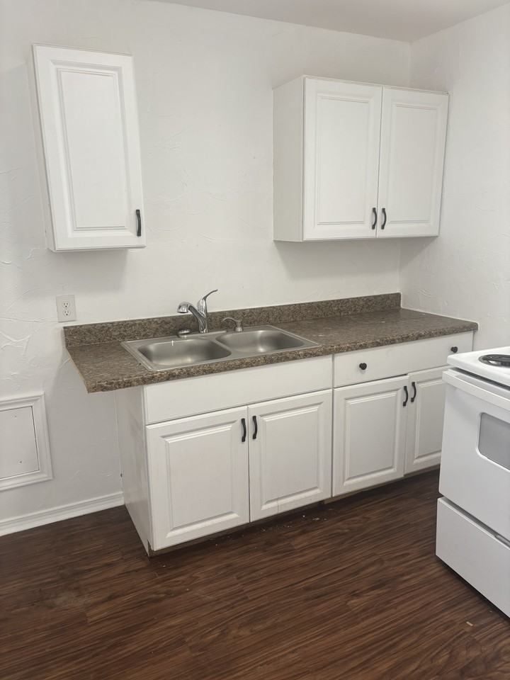 3049 Ne 15th St #1 - Photo 5 of 24