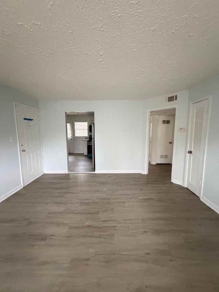 Dodson Courtyard Apartments - Photo 3 of 12
