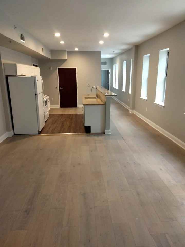 206210 Farmington Ave #320