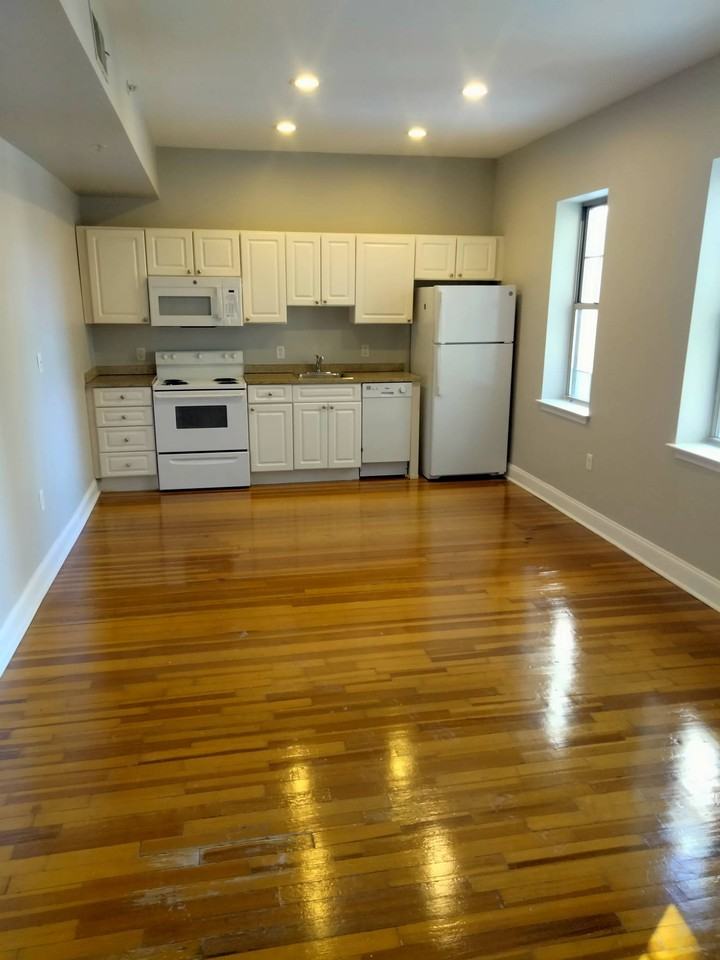 206210 Farmington Ave #311