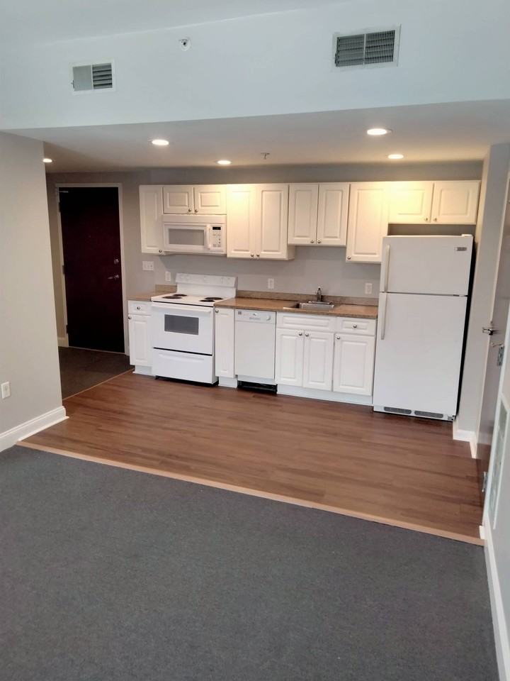 206210 Farmington Ave #416