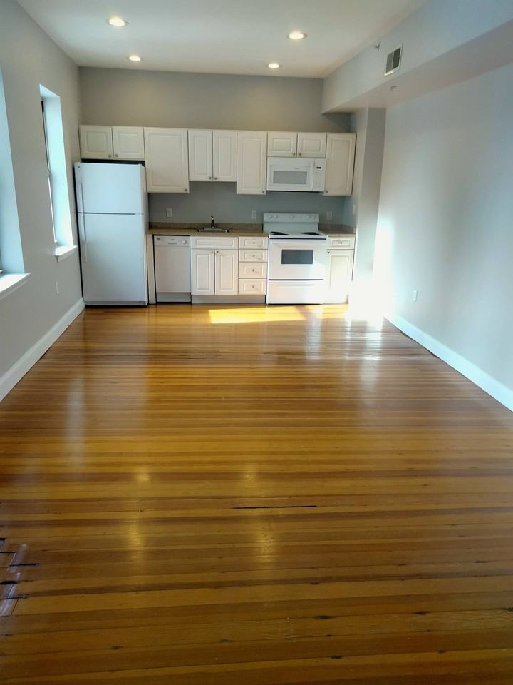 206210 Farmington Ave #410