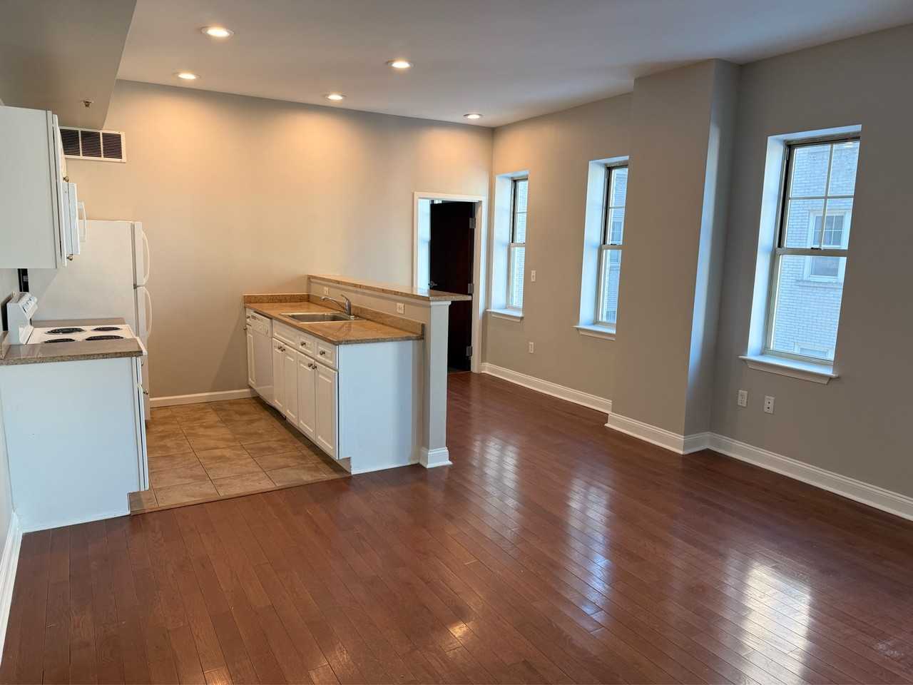 206210 Farmington Ave #302