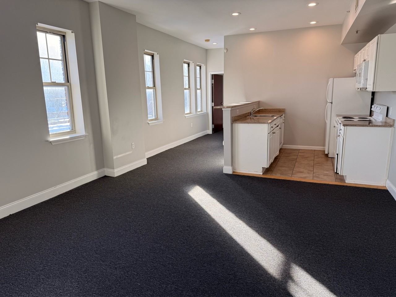 206210 Farmington Ave #405