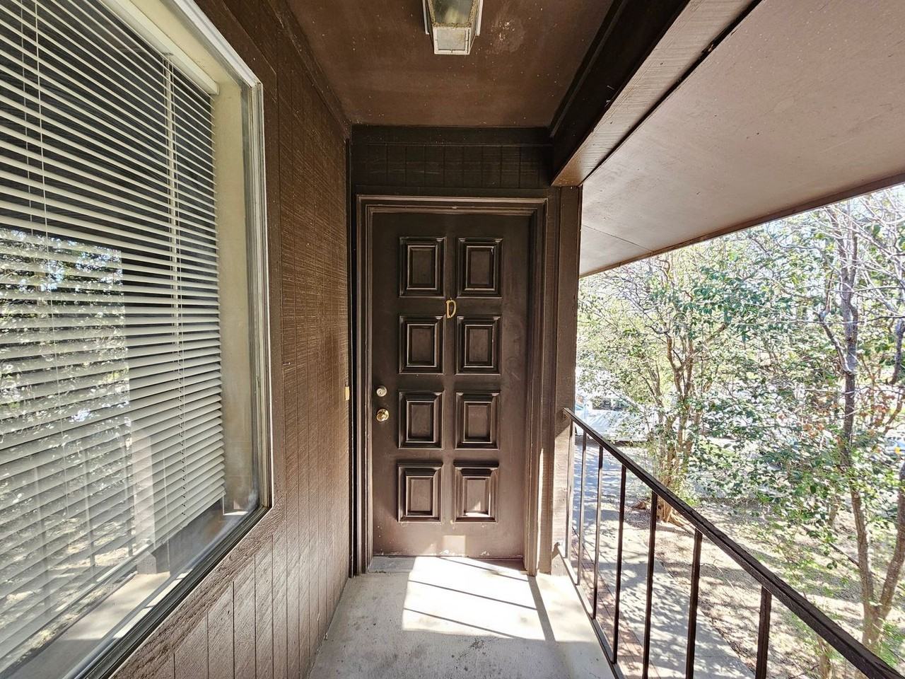 206 W Mockingbird Ln - Photo 2 of 15