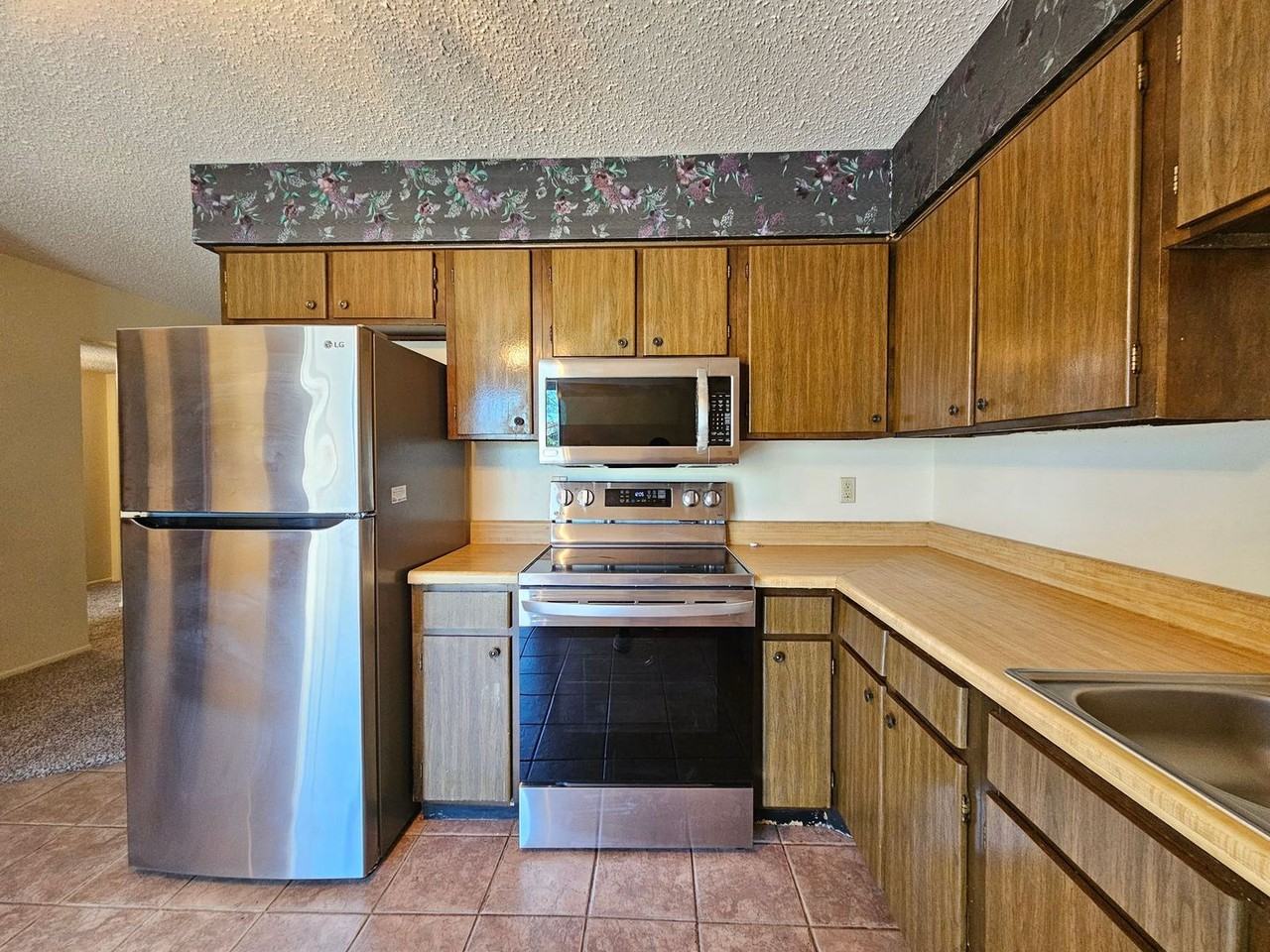 206 W Mockingbird Ln - Photo 3 of 15