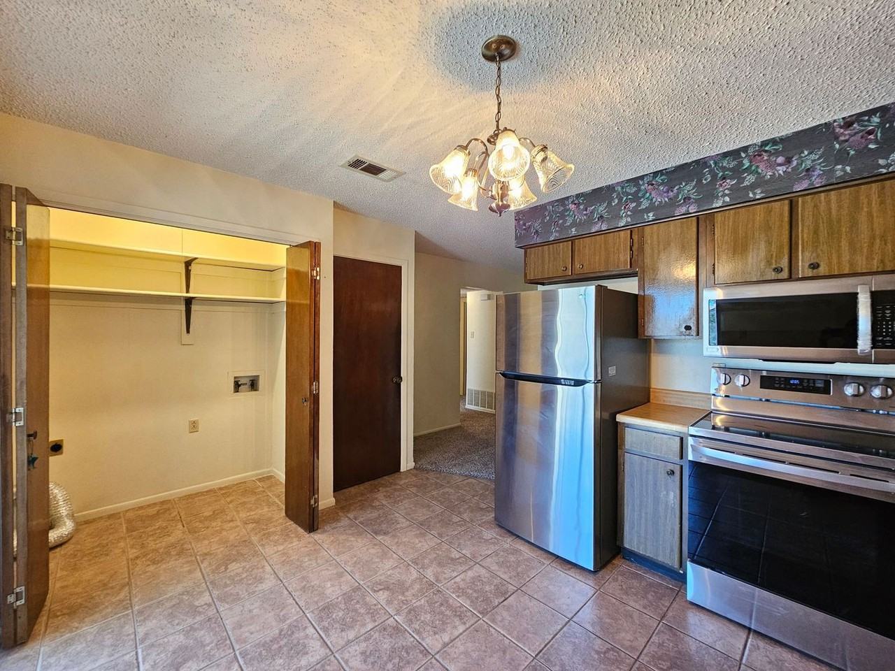 206 W Mockingbird Ln - Photo 4 of 15