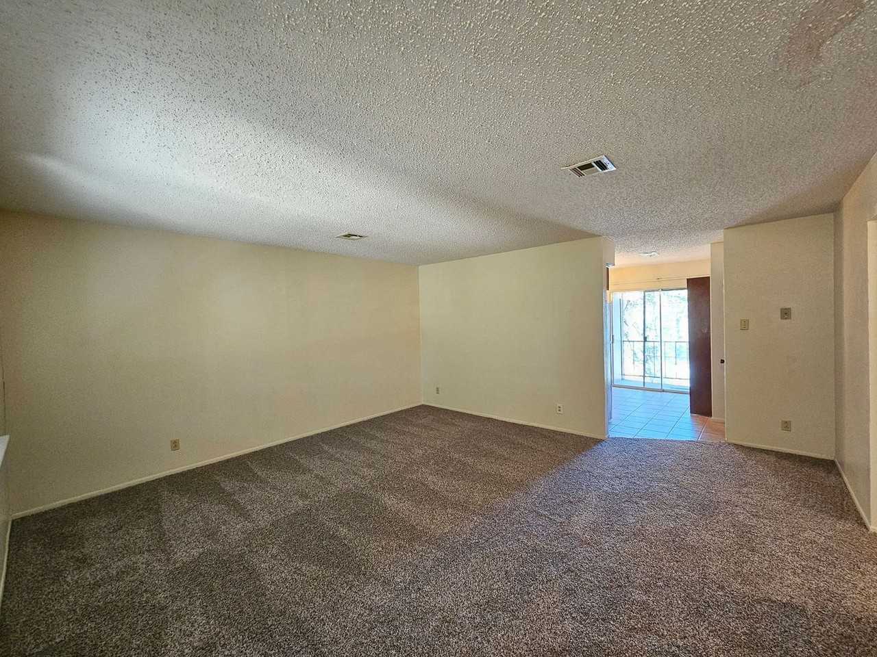 206 W Mockingbird Ln - Photo 6 of 15