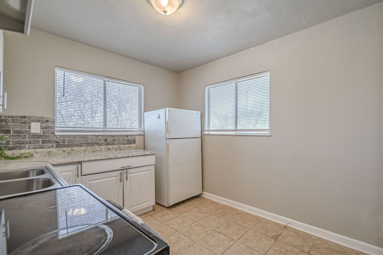 2323 Arbor Pl #2 - Photo 3 of 28