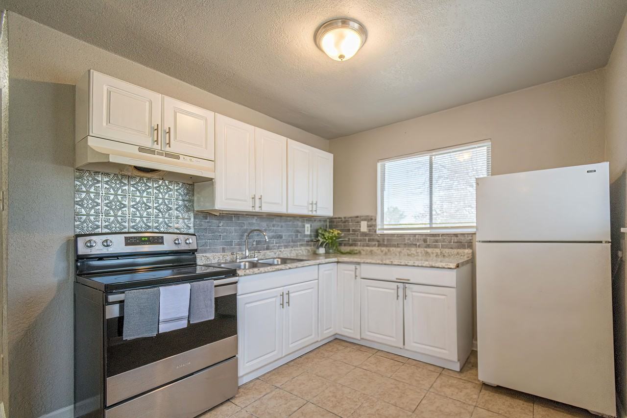 2323 Arbor Pl #2 - Photo 4 of 28