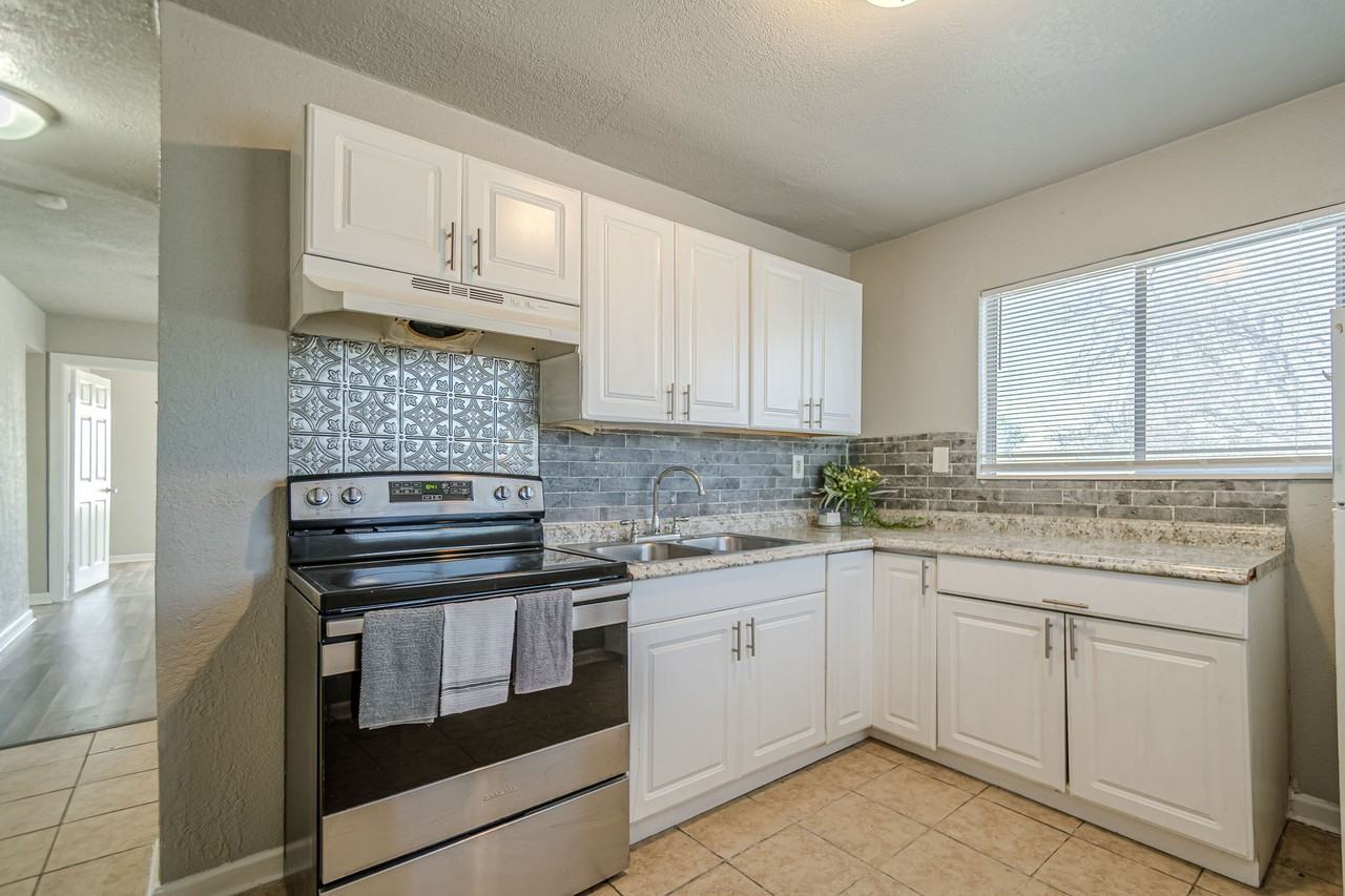 2323 Arbor Pl #2 - Photo 5 of 28