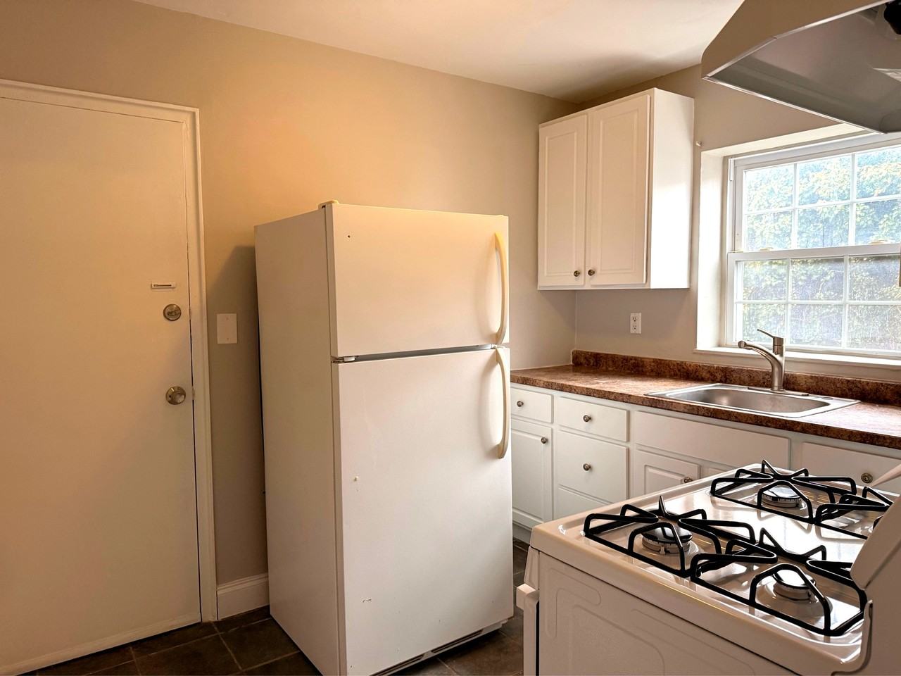 41 Niles St - Photo 6 of 10