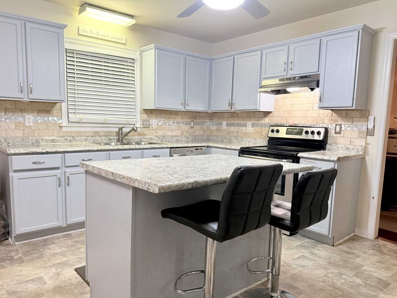 2812 Providence Creek Rd #1 - Photo 6 of 17