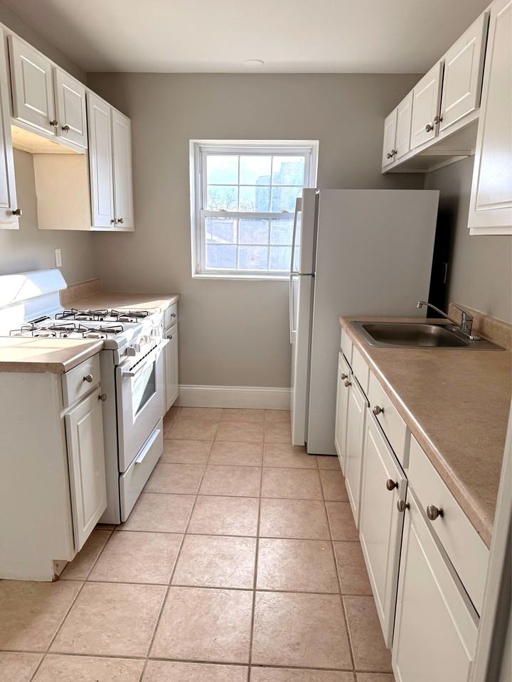 41 Niles St - Photo 2 of 7