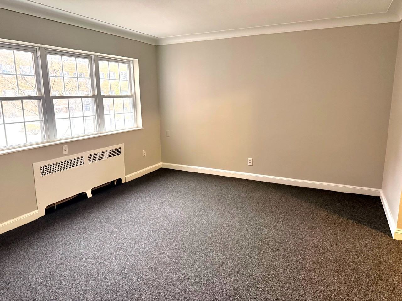 41 Niles St - Photo 3 of 6