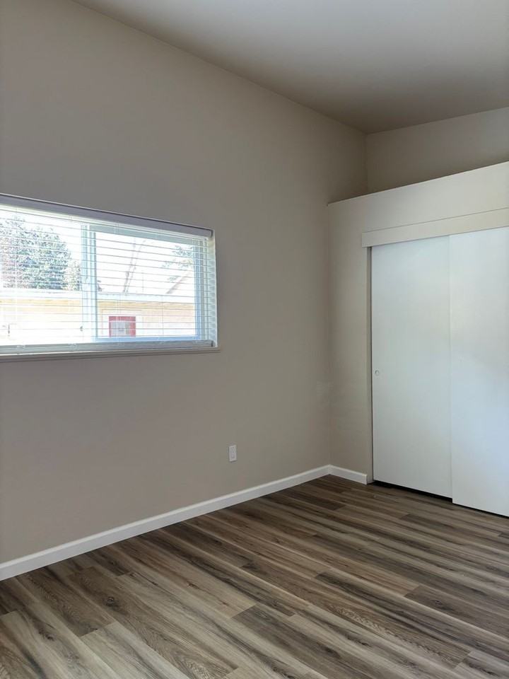 R1257 SW Plummer Avenue - Photo 7 of 31