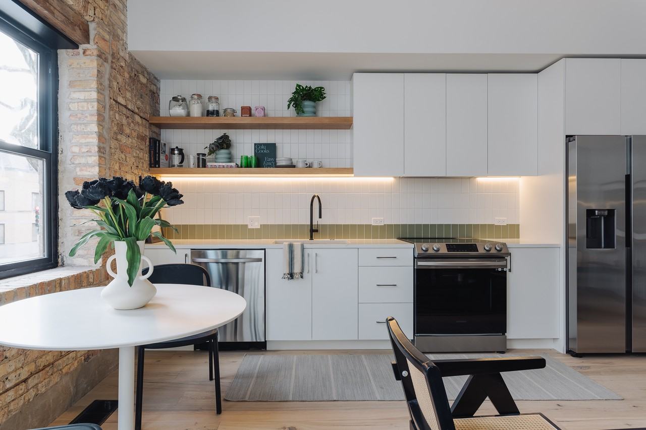 Lodge Evanston #1700-05 - Photo 2 of 27